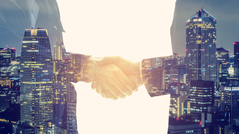 握手の中のビル