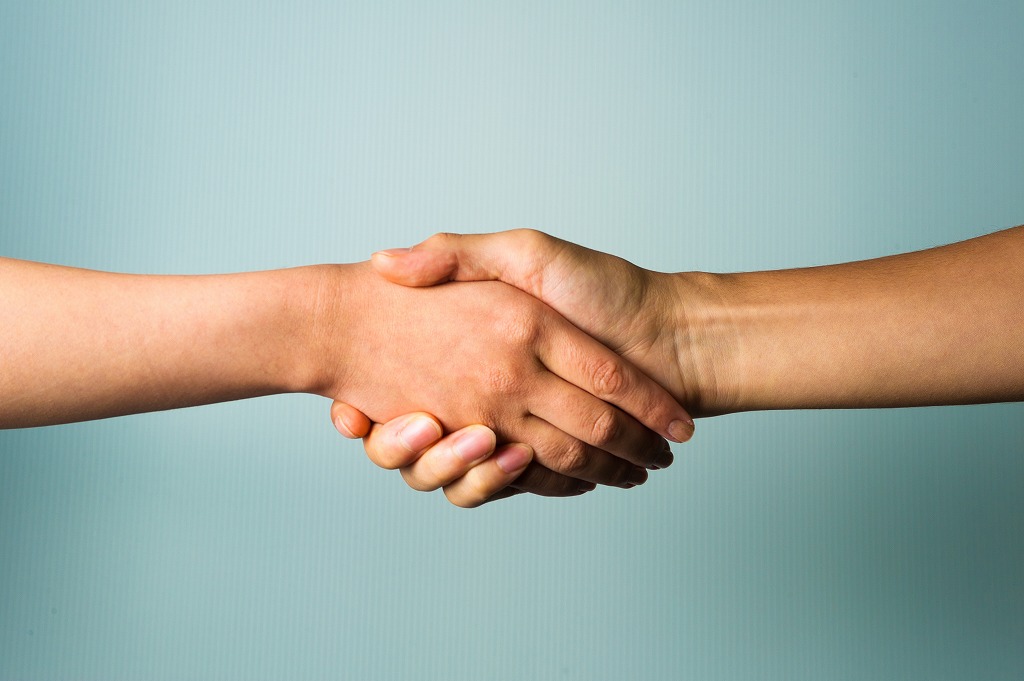 ブルーバック握手