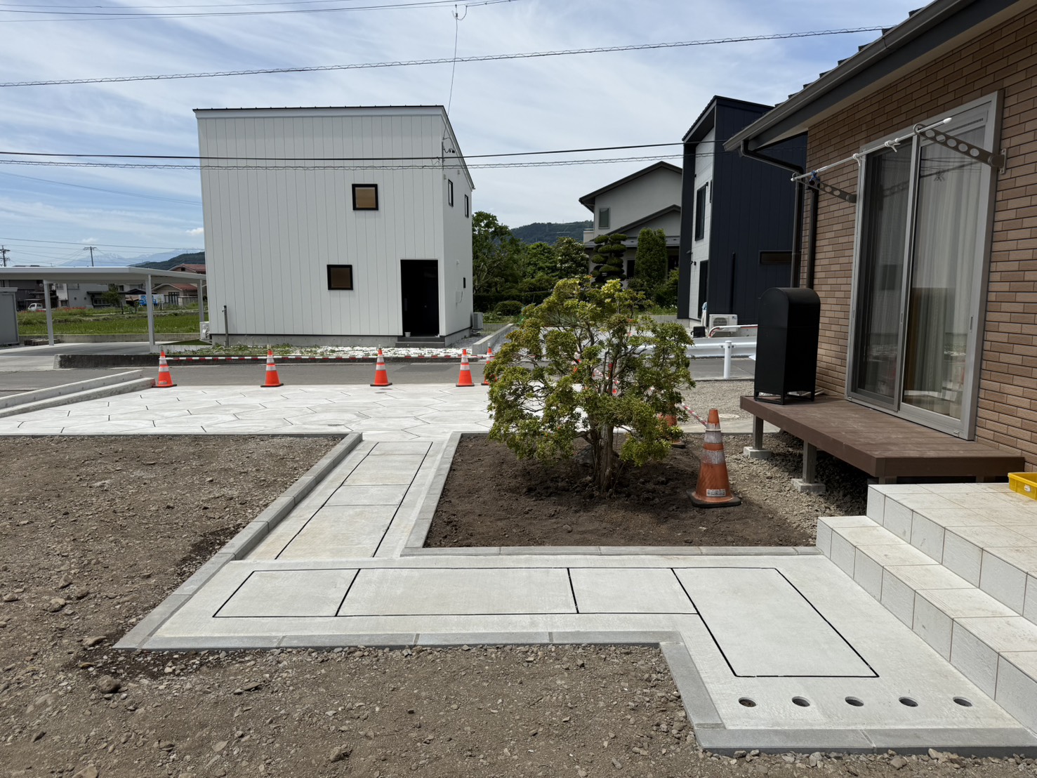 アプローチ・玄関まわり（施工状況）